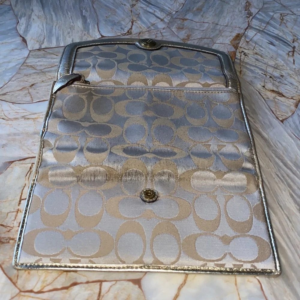 Coach‎ Slim Trifold Wallet In Blocked Signature Canvas In Beige